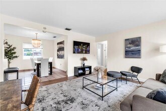 520 NW 135th St in North Miami, FL - Building Photo - Building Photo