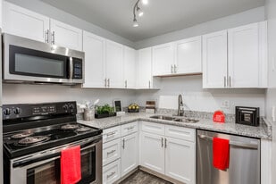 Fox Hill Village in Hampton, VA - Building Photo