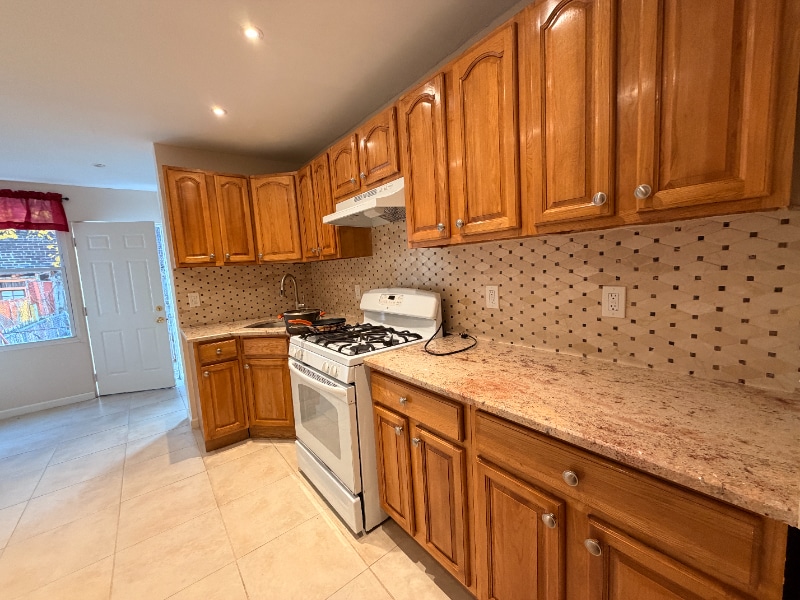 2320A Powell Ave in Bronx, NY - Building Photo