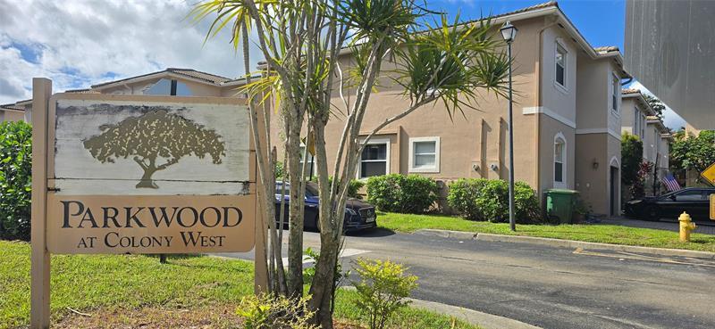 8314 Lagos De Campo Blvd in Tamarac, FL - Building Photo