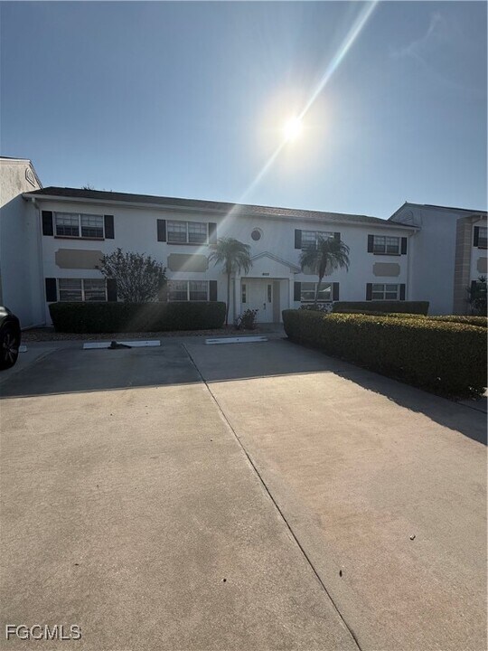 7035 Cedarhurst Dr in Ft. Myers, FL - Building Photo