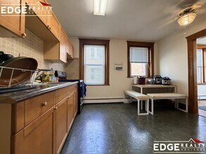 22 Wallingford Rd, Unit 3 in Boston, MA - Foto de edificio - Building Photo