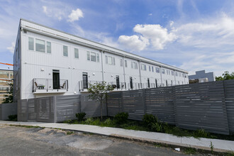 1241 N 27th St, Unit A in Philadelphia, PA - Building Photo - Building Photo