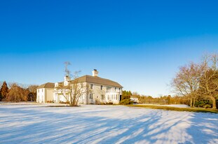 167 Jule Pond Dr in Southampton, NY - Building Photo