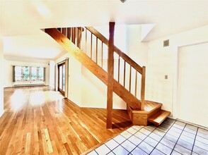 15 Evon Ct in Scarsdale, NY - Building Photo - Building Photo