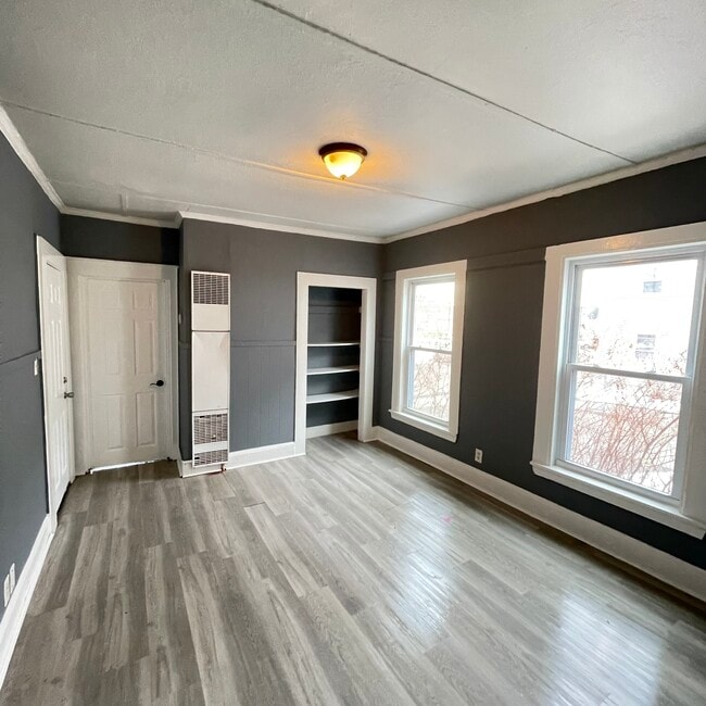 22 2nd St, Unit 1 in Lowell, MA - Foto de edificio - Building Photo