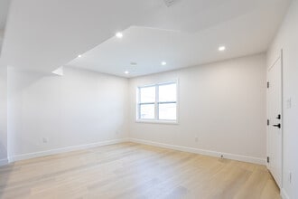 Mad Mill Apartments in Kitchener, ON - Building Photo - Building Photo