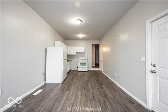 3014 W 10th St in Indianapolis, IN - Foto de edificio - Building Photo
