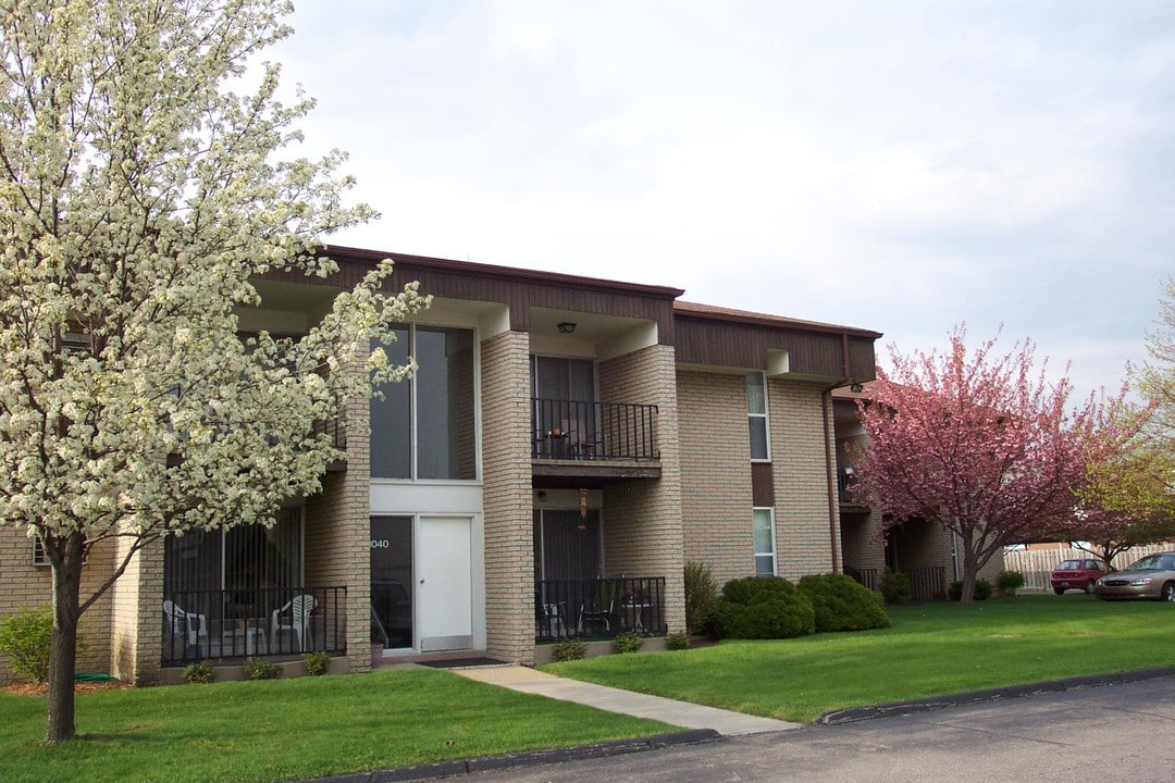 1080 N Campbell Rd, Unit #4 in Royal Oak, MI - Building Photo