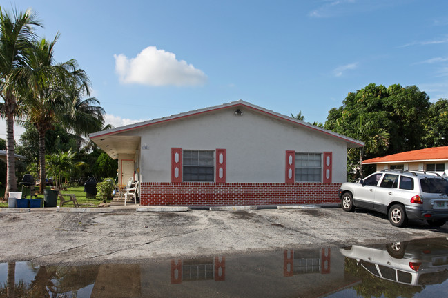 208 NW 43rd Ct in Fort Lauderdale, FL - Building Photo - Building Photo