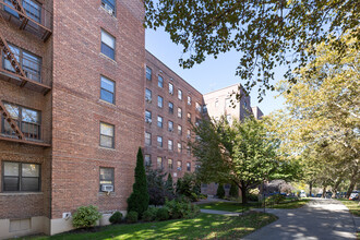 26 Whitestone Expy in Flushing, NY - Building Photo - Building Photo