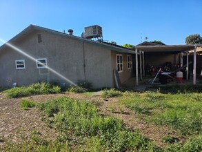 1125 Mac Brady Ave in Bakersfield, CA - Building Photo - Building Photo