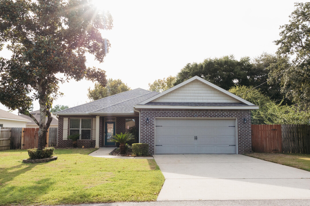 38 Snook Rd in Mary Esther, FL - Building Photo