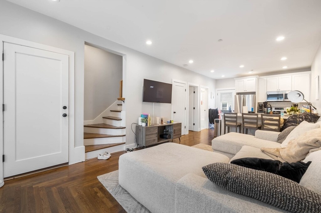 20 Grimes St in Boston, MA - Building Photo