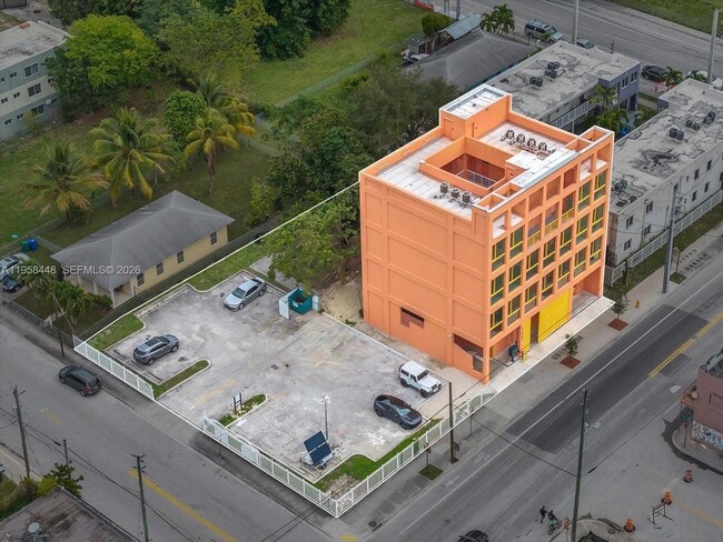 123 NW 14th St in Miami, FL - Foto de edificio - Building Photo