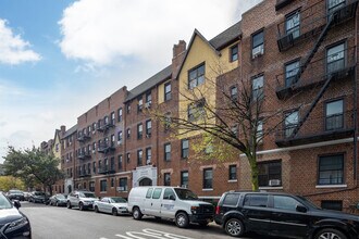 32-40 93rd St in East Elmhurst, NY - Foto de edificio - Building Photo