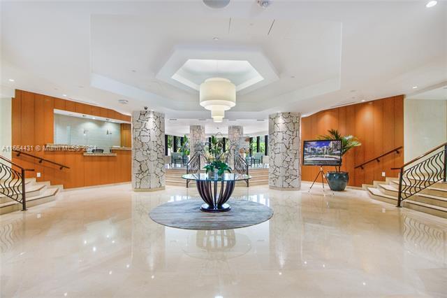 1111 Crandon Blvd, Unit B1107 in Key Biscayne, FL - Foto de edificio - Building Photo