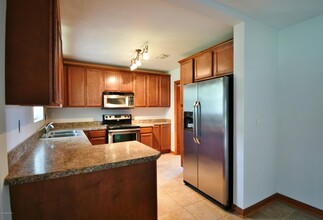 2101 Maple Leaf Dr E in Jacksonville, FL - Building Photo - Building Photo