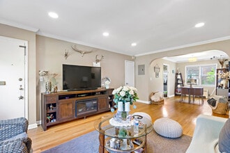 151 E Palisade Ave, Unit F7 in Englewood, NJ - Building Photo - Building Photo