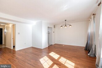 1640 Mt Airy Ct in Crofton, MD - Building Photo - Building Photo