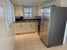 187 Taylor Ave in Plymouth, MA - Building Photo