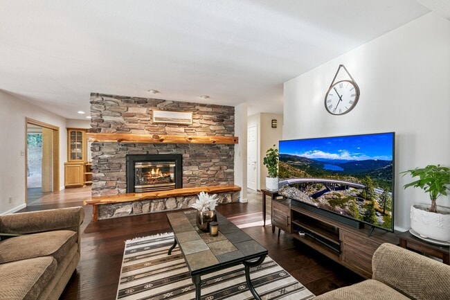 275 Paiute Dr in Zephyr Cove, NV - Building Photo - Building Photo