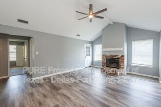 3720 Garden Springs Dr in Fort Worth, TX - Building Photo - Building Photo