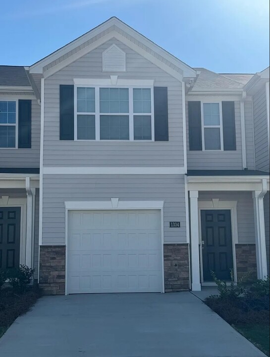 1334 Amberview Ln in Kernersville, NC - Building Photo