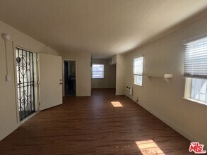 1/2 S Mansfield Ave in Los Angeles, CA - Building Photo - Building Photo