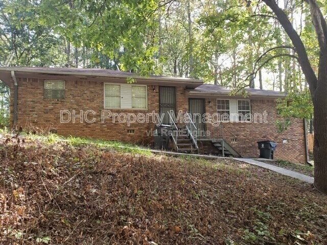 6505 Raymond Dr in Union City, GA - Building Photo - Building Photo
