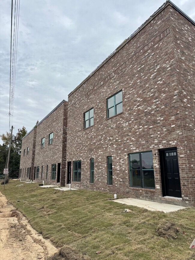 321 Houghton St in Jonesboro, AR - Building Photo - Building Photo