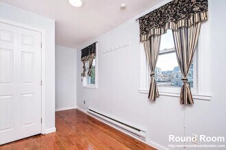 28 Moreland St, Unit 1 in Somerville, MA - Building Photo - Building Photo