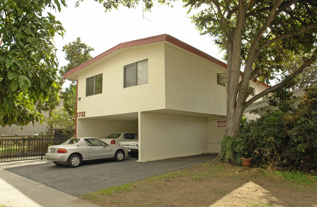 7732 N Norton Ave in Los Angeles, CA - Foto de edificio