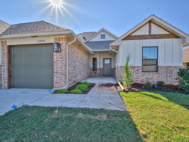 1104 Azalea Farms Rd in Noble, OK - Building Photo - Building Photo