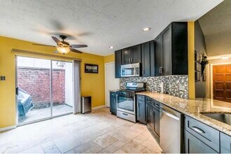 2025 Sandy Knoll Dr in Missouri City, TX - Building Photo - Building Photo