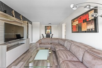 2401 SW 10th St in Miami, FL - Building Photo - Building Photo