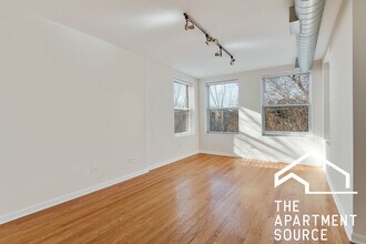 2519 W Leland Ave, Unit C1 in Chicago, IL - Building Photo - Building Photo