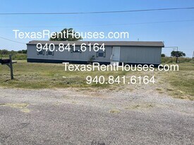 8401 Bobby Point Rd in Wichita Falls, TX - Building Photo