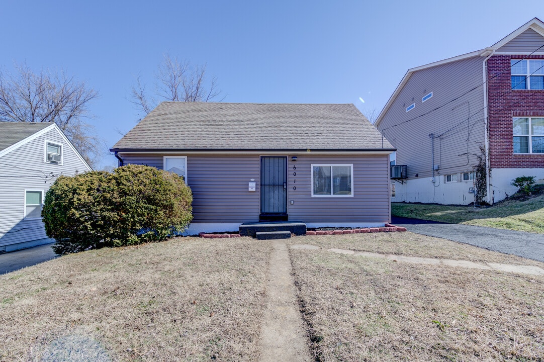 6010 Hancock Ave in Berkeley, MO - Building Photo
