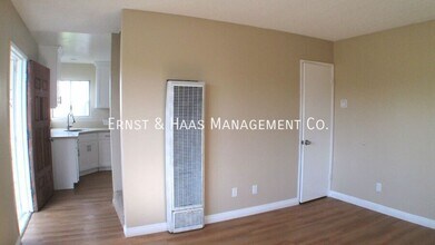 3875 Cherry Ave in Long Beach, CA - Building Photo - Building Photo