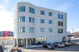 Roxy on Ridge in Philadelphia, PA - Foto de edificio - Building Photo