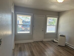 416 W 11th St in Medford, OR - Building Photo - Building Photo