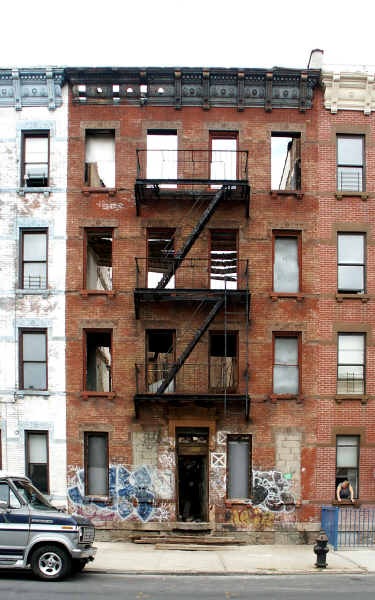 1067 Lafayette Ave in Brooklyn, NY - Foto de edificio