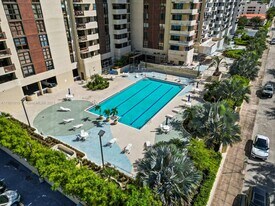 600 Biltmore Way, Unit 902 in Coral Gables, FL - Building Photo