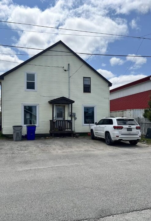 383 Belanger Ave in Timmins, ON - Building Photo