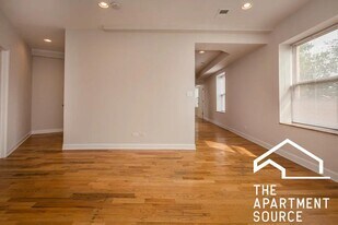 2046 W Touhy Ave in Chicago, IL - Building Photo