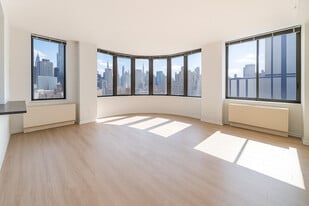 504 W 55th St in New York, NY - Building Photo