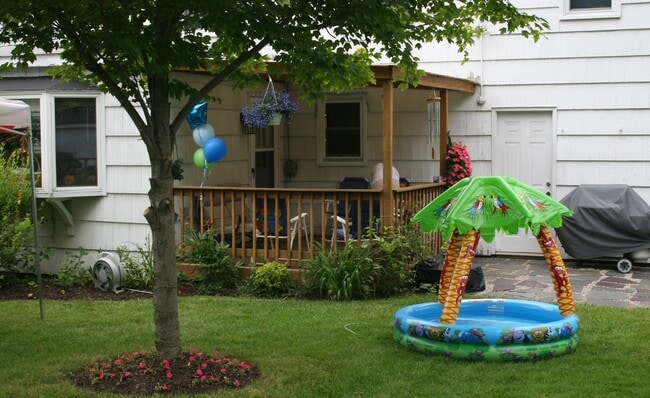 131 Shelbourne Rd in Rochester, NY - Foto de edificio - Building Photo