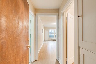 Roosevelt Apartments in Seattle, WA - Building Photo - Building Photo