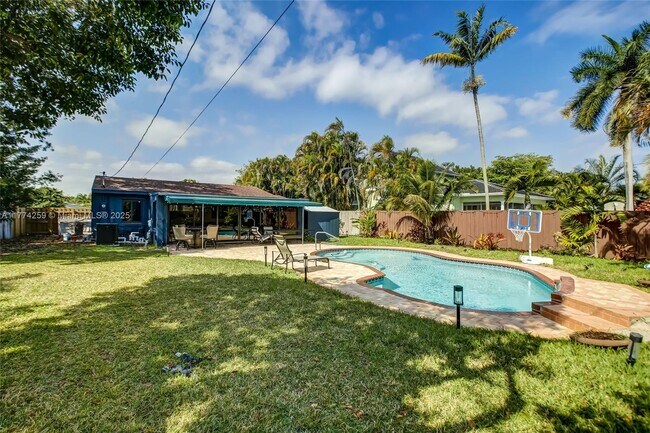 1728 NE 17th Terrace in Fort Lauderdale, FL - Building Photo - Building Photo